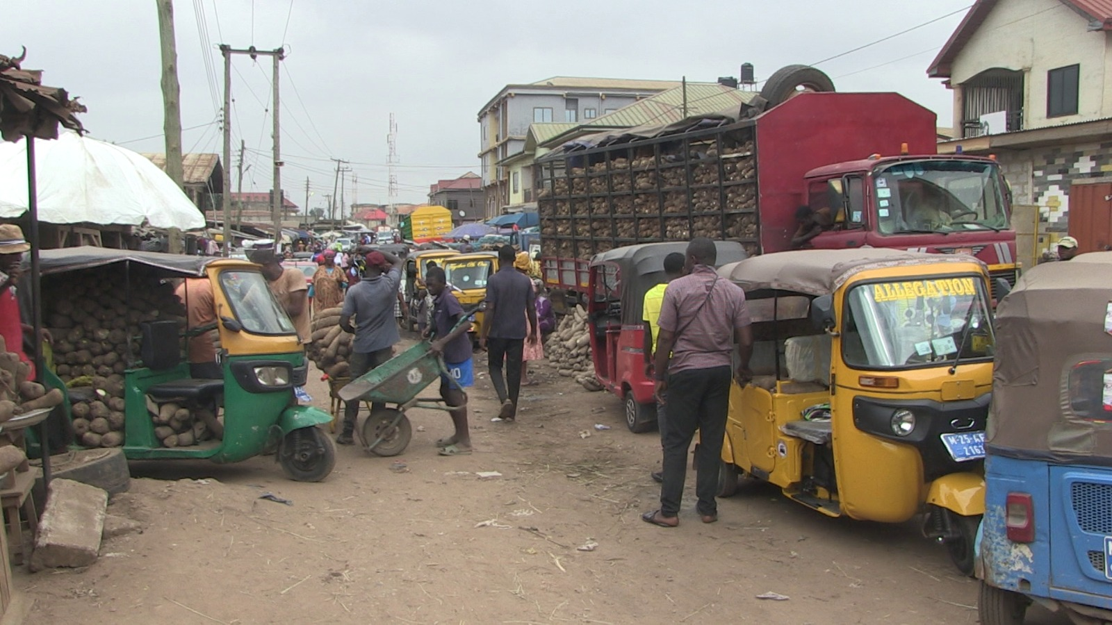 Old Tafo begins 2-kilometre road project, bringing relief to traders and residents Old Tafo begins 2-kilometre road project, bringing relief to traders and residents