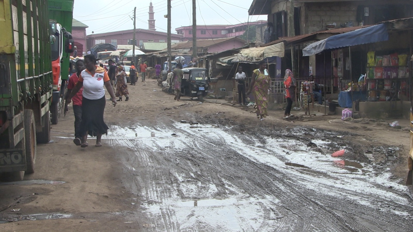 Old Tafo begins 2-kilometre road project, bringing relief to traders and residents Old Tafo begins 2-kilometre road project, bringing relief to traders and residents