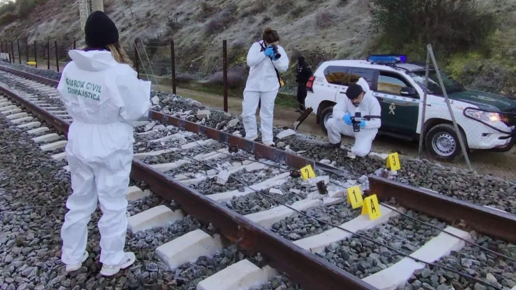 Spanish track was fractured before high-speed train disaster, report finds