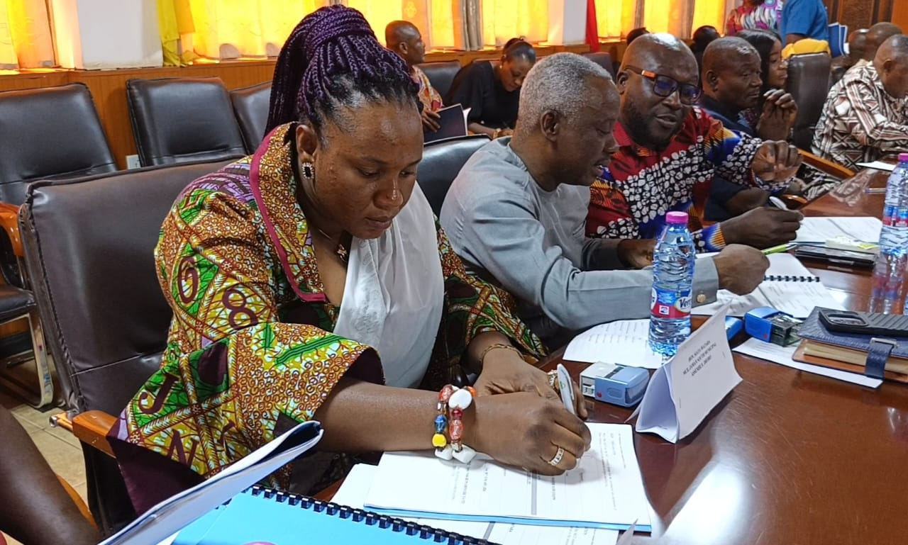Bono Regional Minister signs 2026 performance contracts with MMDCEs