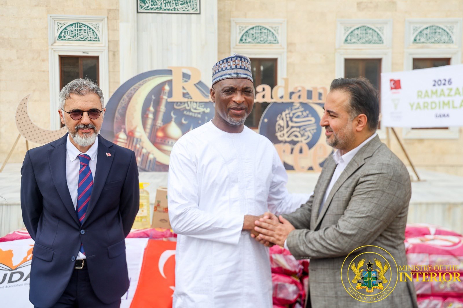 Interior Minister receives Hudai Foundation food donation for prison inmates during Ramadan