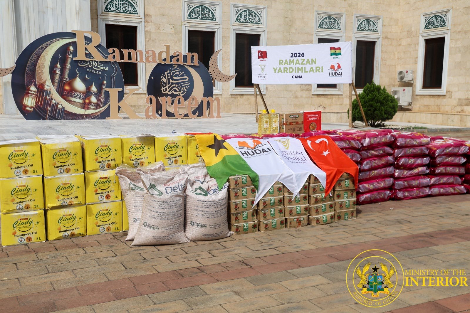 Interior Minister receives Hudai Foundation food donation for prison inmates during Ramadan