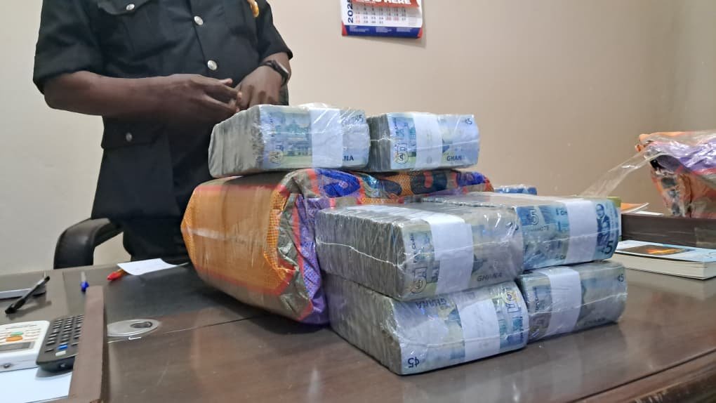 The 'Ghana Must Go' bag of integrity: 3 police officers return GH₵85k The 'Ghana Must Go' bag of integrity: 3 police officers return GH₵85k