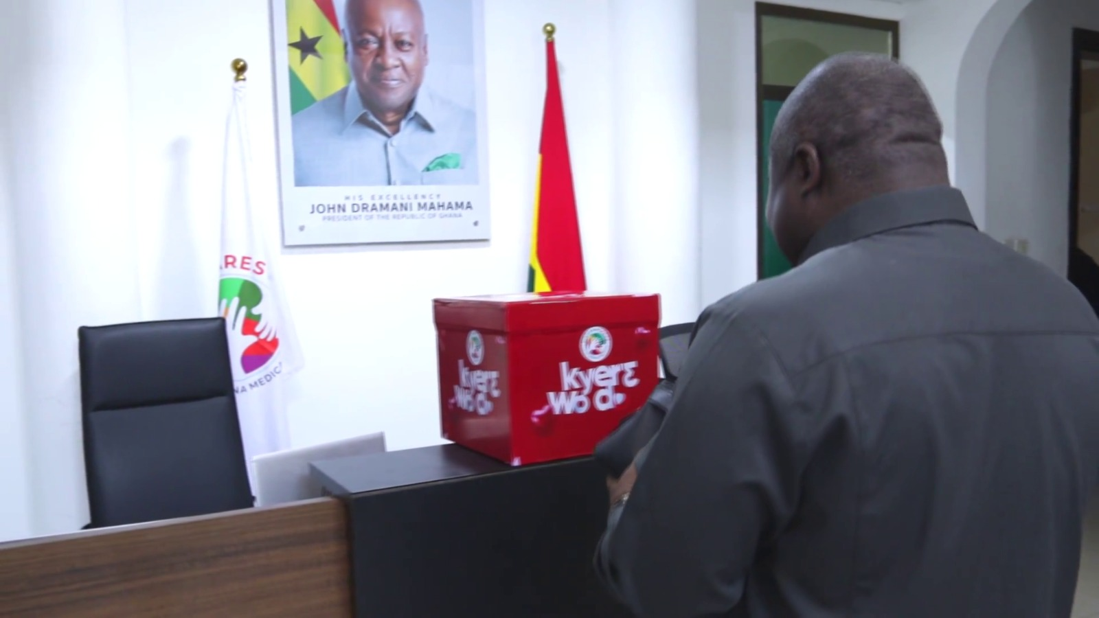 GRA boss donates to Mahama Cares GRA boss donates to Mahama Cares