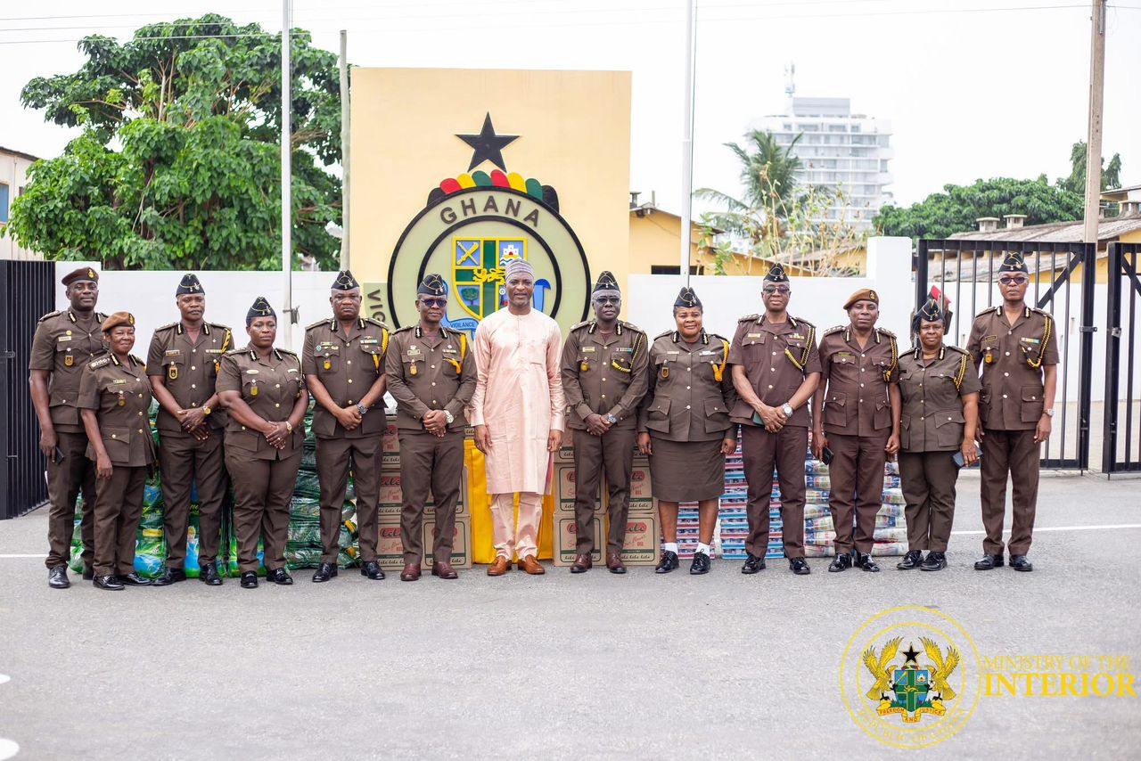 Interior Minister supports prison inmates with Ramadan food donation