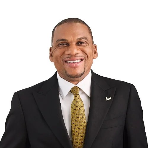 GCB staff to deliver Mr Farihan Alhassan MD GCB Bank .jpg