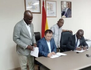 UCC gets 500m Mr Iddrisu standing left withnessing the signining of the MOU