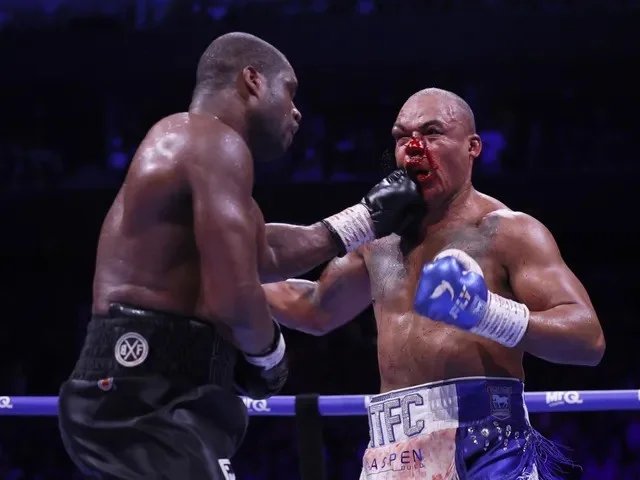Daniel Dubois left left Fabio Wardley bloodied in their first fight 1