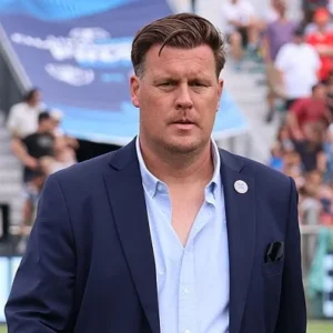 Kim Lars Bjorkegren Black Queen coach
