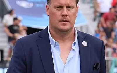 Kim Lars Bjorkegren Black Queen coach